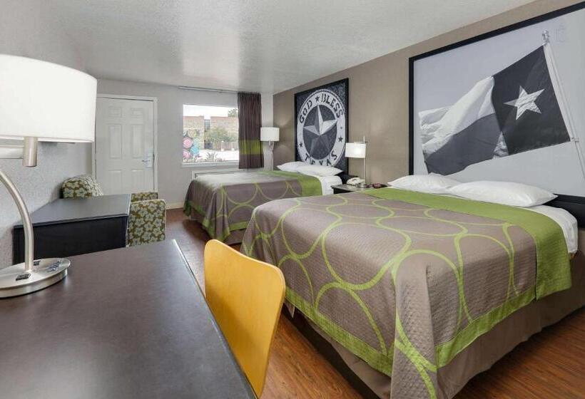 适合残疾人使用的标准间, Super 8 By Wyndham San Antonio Pearl District / Downtown