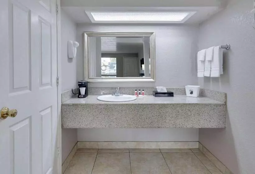 اتاق استاندارد, Super 8 By Wyndham San Antonio Pearl District / Downtown