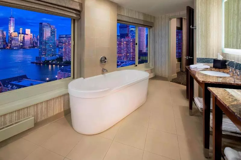 キングサイズベッドのデラックスルーム, The Westin Jersey City Newport