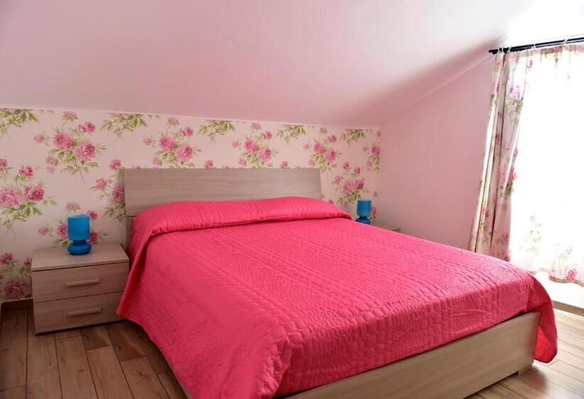 اتاق استاندارد با تخت بزرگ, Agriturismo Un Mare Di Fiori