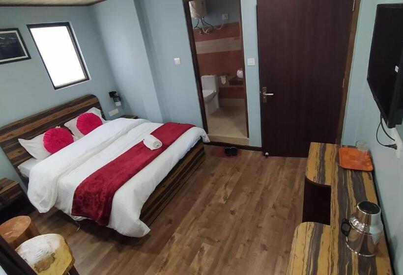 غرفة قياسية مزوَّدة بشُرفة, Svr Inn