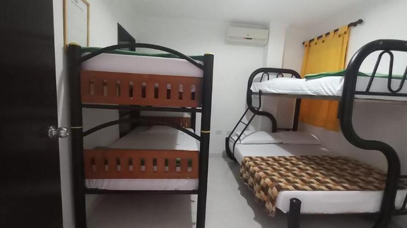 Quarto Familiar Banheiro Compartilhado, Casa Cactus