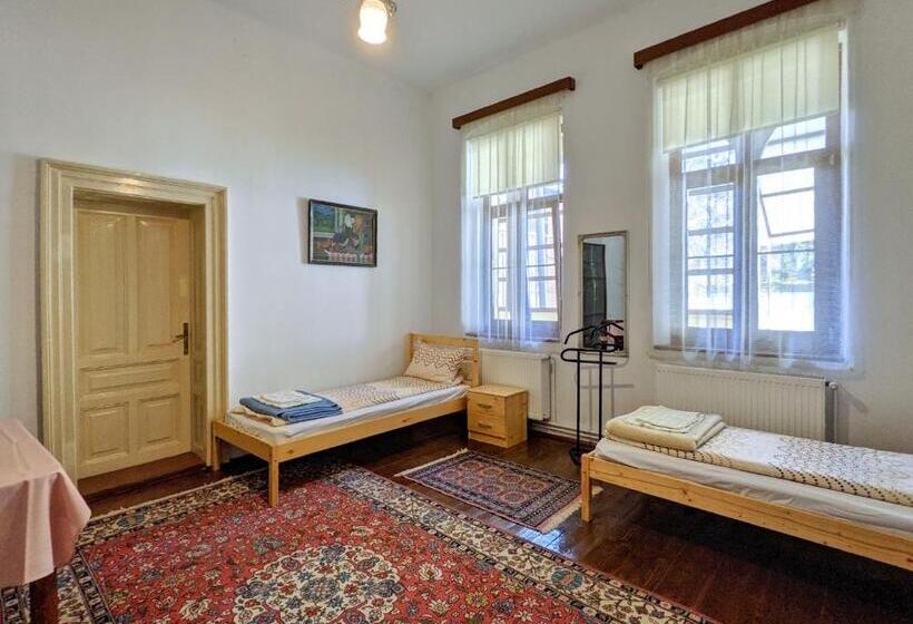 غرفة قياسية ثلاثية حمام مشترك, Gästehaus Honigberg Next To The Fortified Church Of Harman