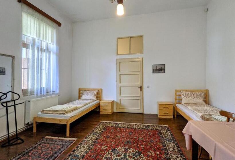 غرفة قياسية ثلاثية حمام مشترك, Gästehaus Honigberg Next To The Fortified Church Of Harman