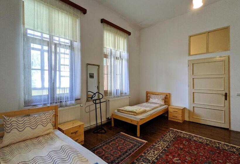 غرفة قياسية ثلاثية حمام مشترك, Gästehaus Honigberg Next To The Fortified Church Of Harman