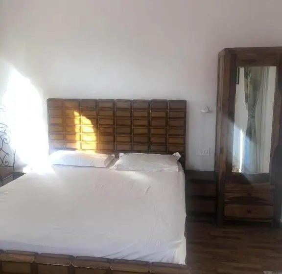 マウンテンビュースタンダードルーム, White House In Nainital