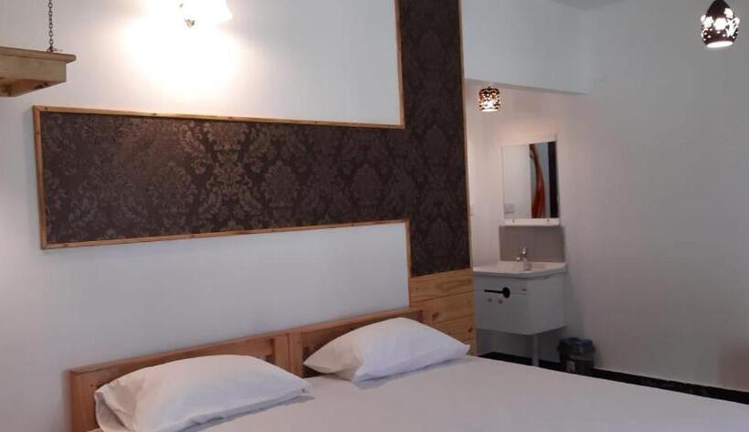 스탠다드 트리플 룸 가든 전망, Greenberg Cottages Mararikulam