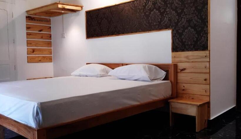 스탠다드 트리플 룸 가든 전망, Greenberg Cottages Mararikulam