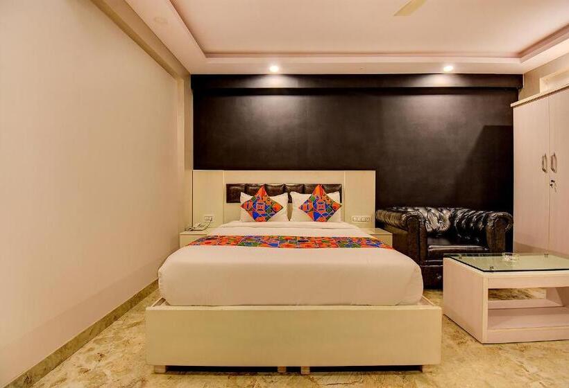 Номер Deluxe, Fabhotel Srk Platinum Inn   Nr Forum Mall