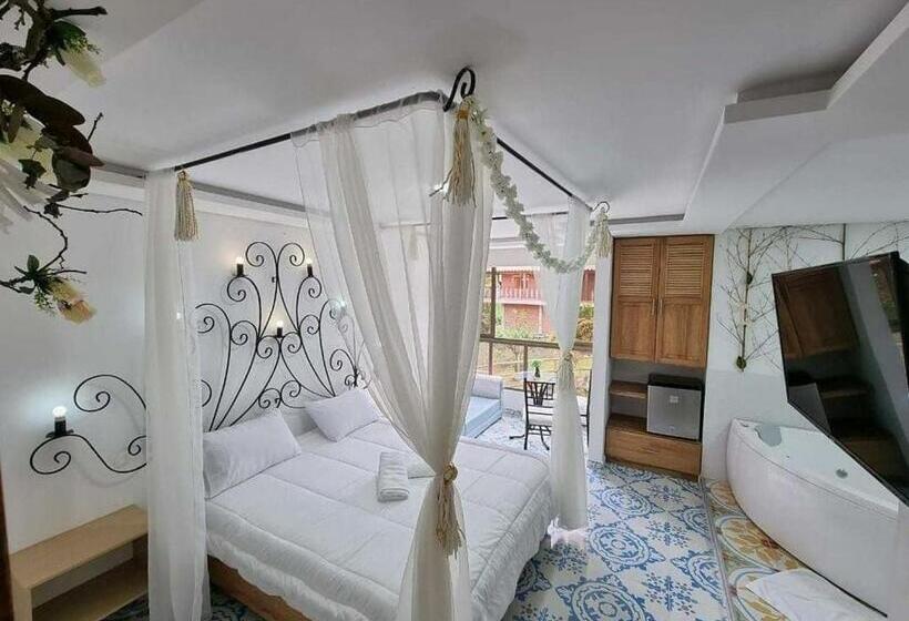 Люкс, The Rock Guatape