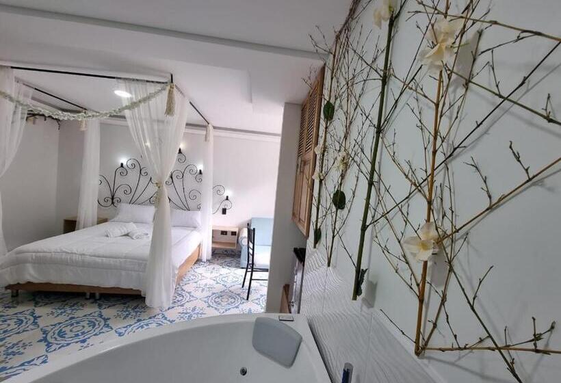 Люкс, The Rock Guatape