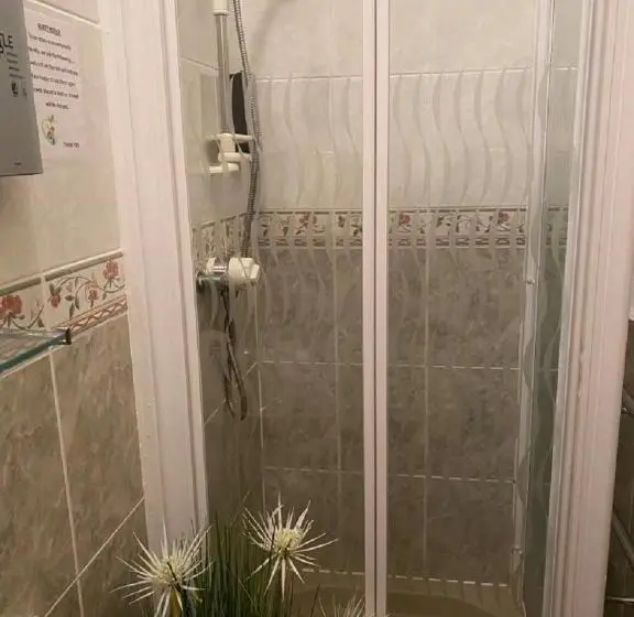 Standard Yhden Hengen Huone, Burlington
