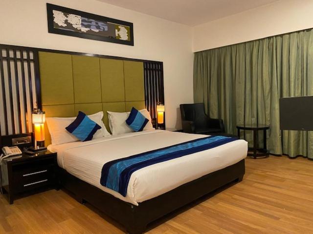 Quarto Deluxe, Ebony Boutique