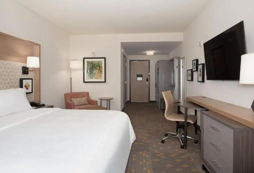 キングサイズベッドのスタンダードルーム, Holiday Inn Glendale   Stadium & Ent Dist