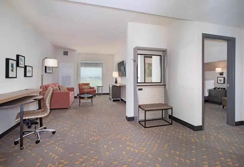 キングサイズベッドのスイートルーム, Holiday Inn Glendale   Stadium & Ent Dist
