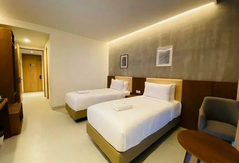 اتاق لوکس با چشم‌انداز دریا, Kambaniru Beach Hotel And Resort