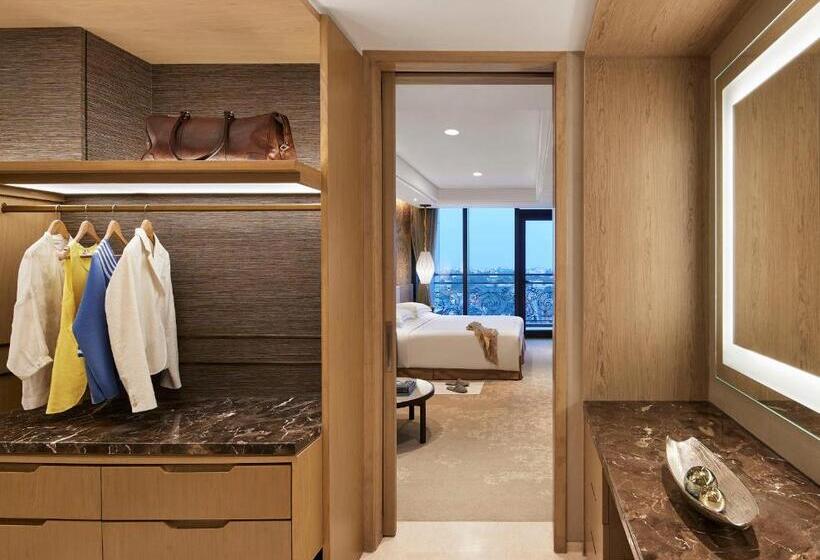 Апартаменты 1 Спальня с Балконом, Taj Wellington Mews Chennai