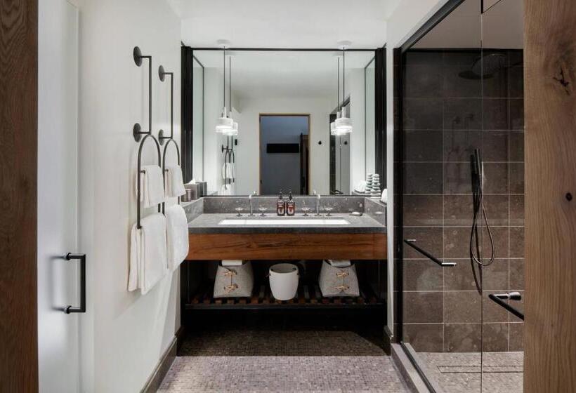 غرفة ديلوكس سرير كينج, The Cloudveil, Autograph Collection