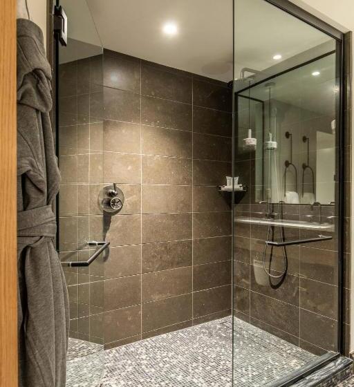 جناح سرير كينج, The Cloudveil, Autograph Collection