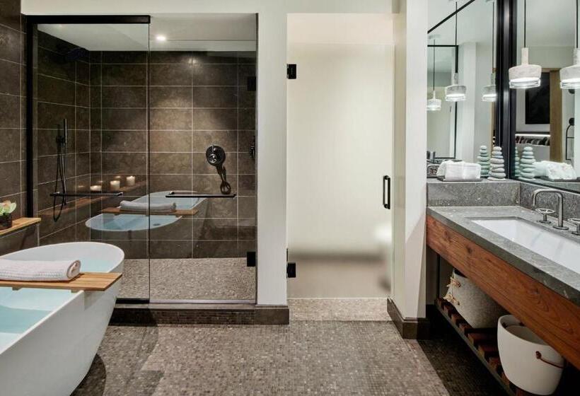 جناح مزوَّد بشرفة, The Cloudveil, Autograph Collection