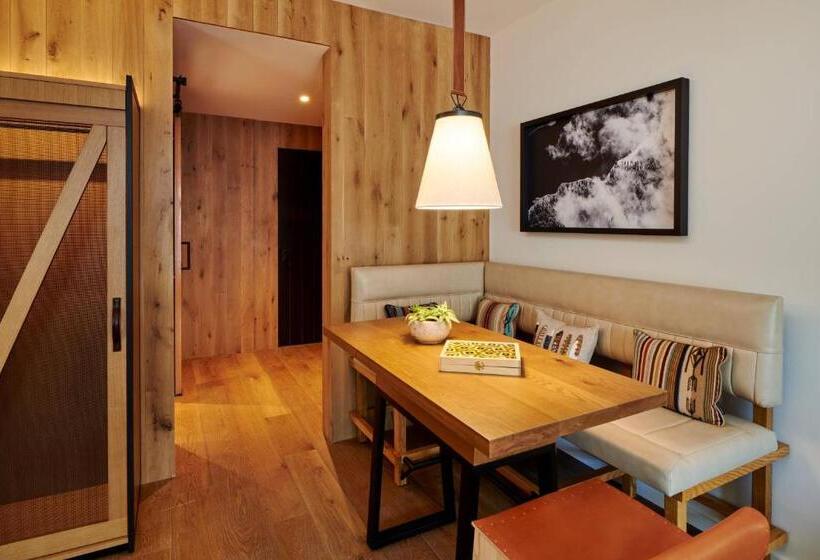 جناح مزوَّد بشرفة, The Cloudveil, Autograph Collection