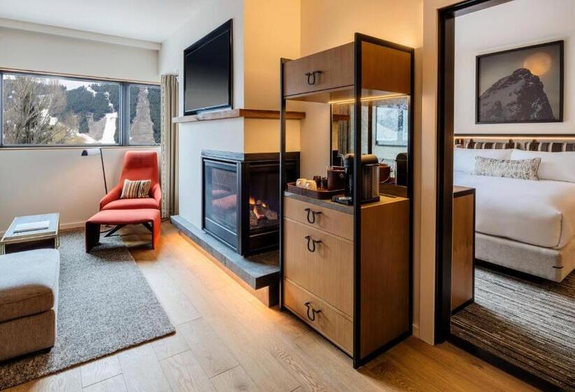 جناح مزوَّد بشرفة, The Cloudveil, Autograph Collection