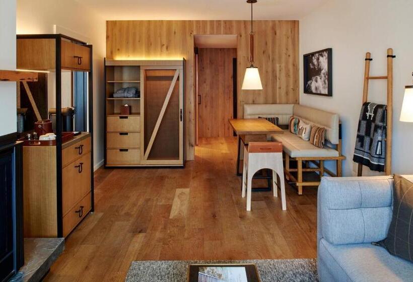 جناح مزوَّد بشرفة, The Cloudveil, Autograph Collection