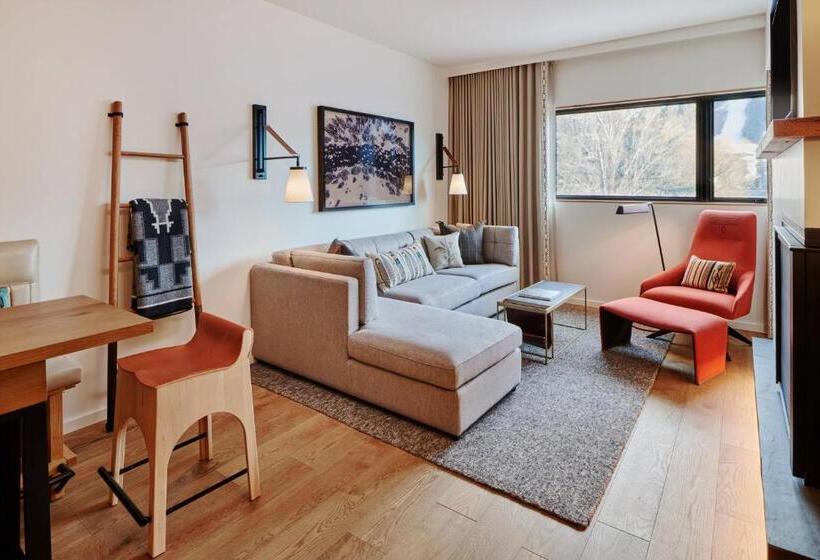 جناح مزوَّد بشرفة, The Cloudveil, Autograph Collection