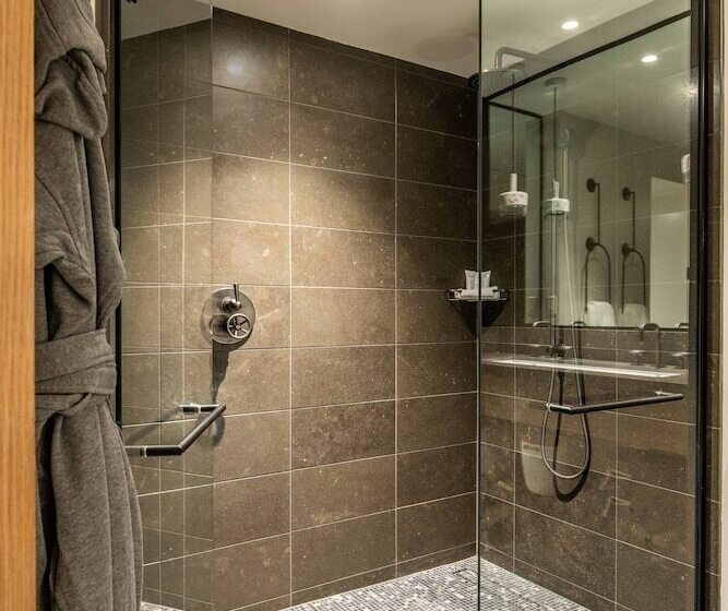 جناح مزوَّد بشرفة, The Cloudveil, Autograph Collection