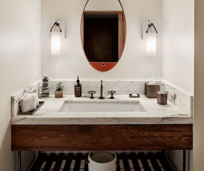 جناح مزوَّد بشرفة, The Cloudveil, Autograph Collection