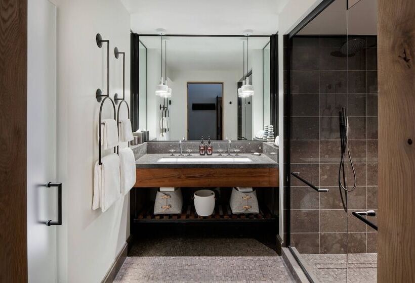 جناح بريميوم, The Cloudveil, Autograph Collection