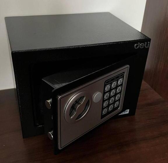 غرفة قياسية ثلاثية, Usman