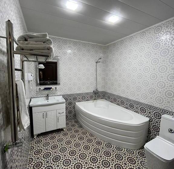 غرفة قياسية ثلاثية, Usman