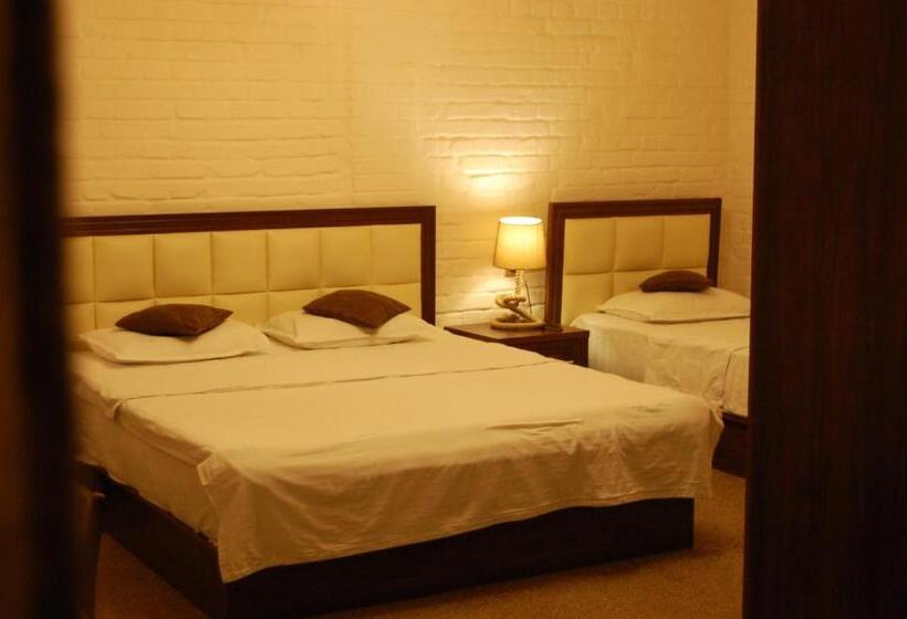 غرفة قياسية ثلاثية, Usman