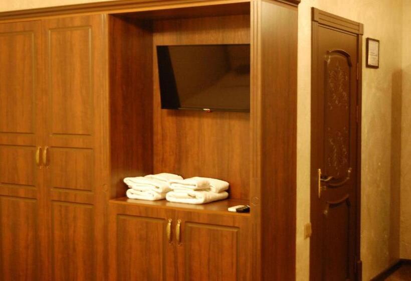 غرفة قياسية ثلاثية, Usman