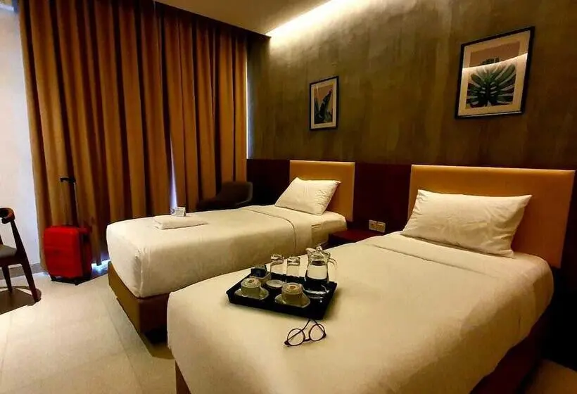 اتاق لوکس با چشم‌انداز دریا, Kambaniru Beach Hotel And Resort