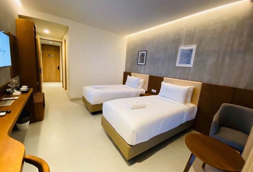 Номер Deluxe Вид на Море, Kambaniru Beach Hotel And Resort