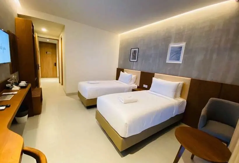 اتاق لوکس با چشم‌انداز دریا, Kambaniru Beach Hotel And Resort