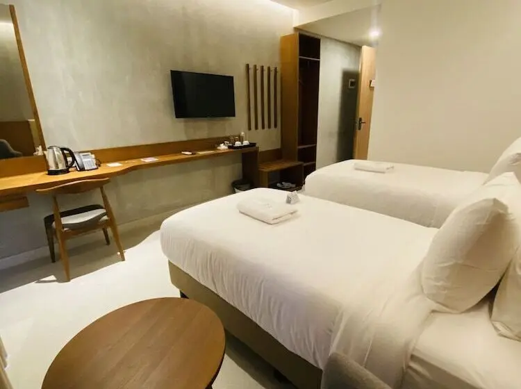 اتاق لوکس با چشم‌انداز دریا, Kambaniru Beach Hotel And Resort