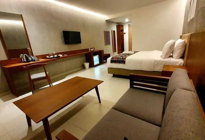 سوییت با چشم‌انداز باغ, Kambaniru Beach Hotel And Resort