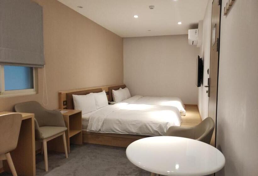 اتاق استاندارد چهار تخته, Michi Hotel   Zhongli