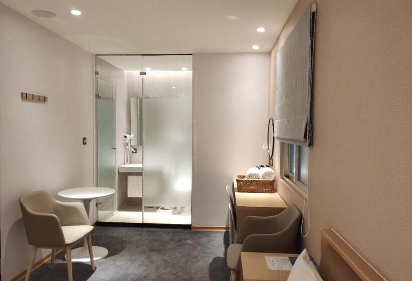 اتاق استاندارد چهار تخته, Michi Hotel   Zhongli