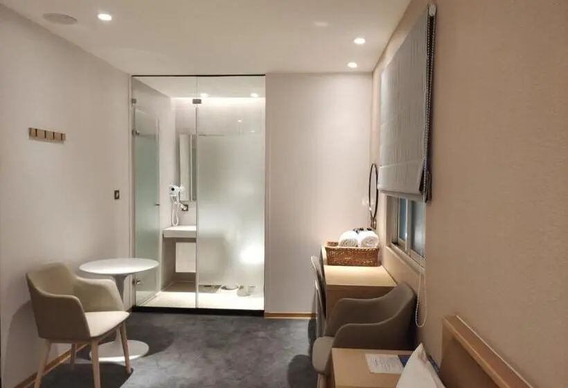 اتاق استاندارد چهار تخته, Michi Hotel   Zhongli