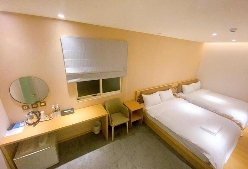 اتاق استاندارد چهار تخته, Michi Hotel   Zhongli