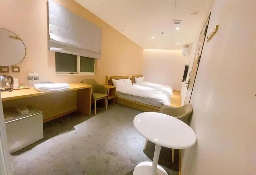 اتاق استاندارد چهار تخته, Michi Hotel   Zhongli