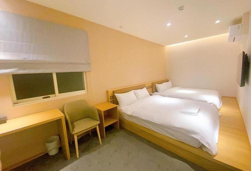 اتاق استاندارد چهار تخته, Michi Hotel   Zhongli
