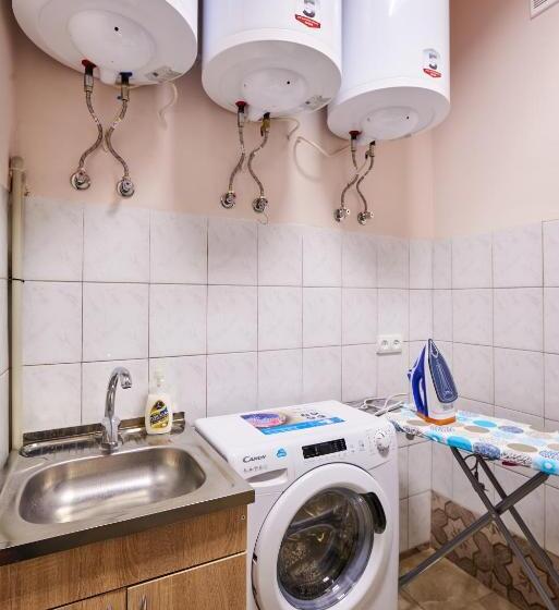 חדר בסיסי, хостел Perron