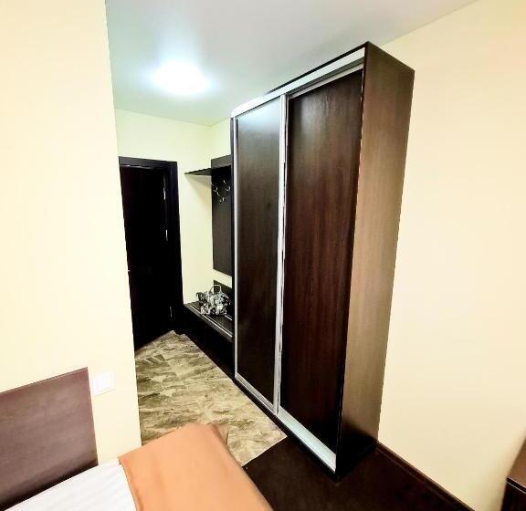 اتاق استاندارد با چشم‌انداز شهر, Everest отель