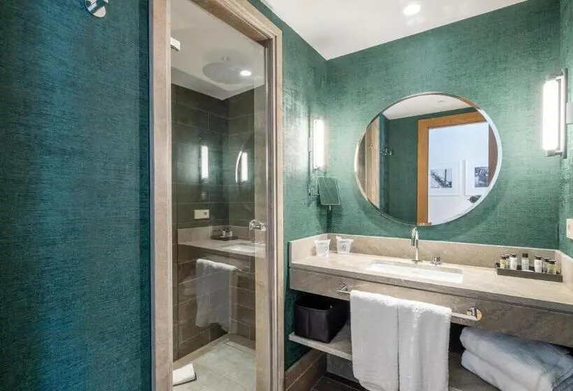 سوییت جونیور, Soho Boutique Equitativa