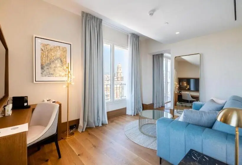 سوییت جونیور, Soho Boutique Equitativa